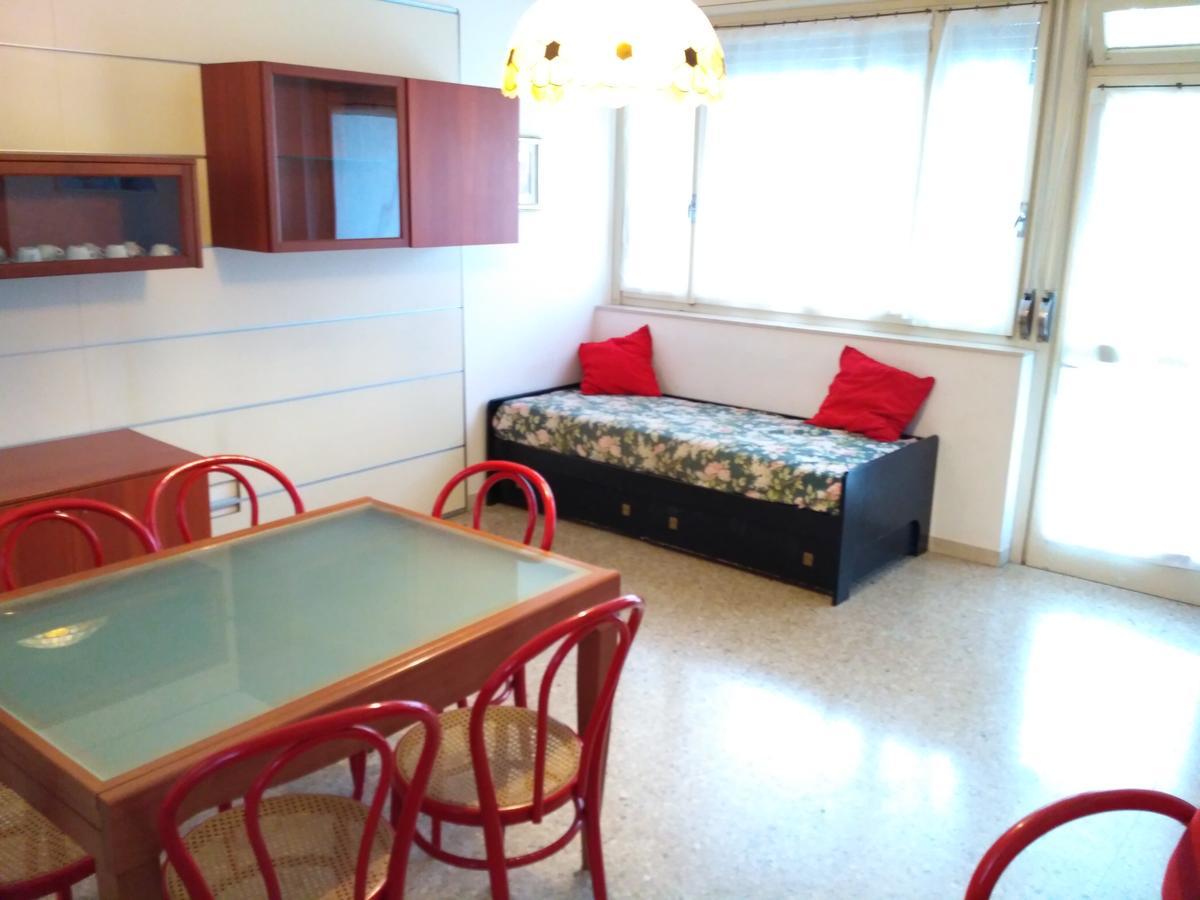 Condominio Villa Chiara Lignano Sabbiadoro Esterno foto